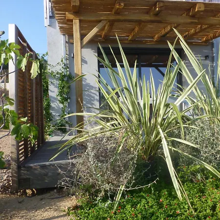 Apartment Cote Maquis 50m2 Dans Villa, En Rez De Jardin *