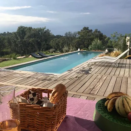 Cote Maquis 50m2 Dans Villa, En Rez De Jardin