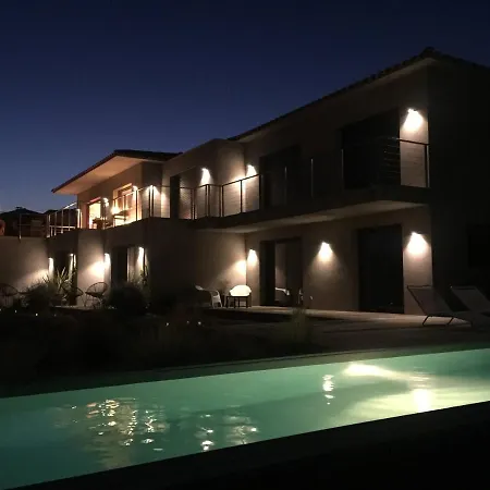 Cote Maquis 50m2 Dans Villa, En Rez De Jardin
