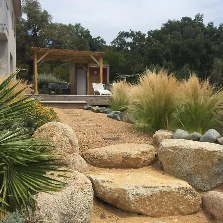 Cote Maquis 50m2 Dans Villa, En Rez De Jardin *