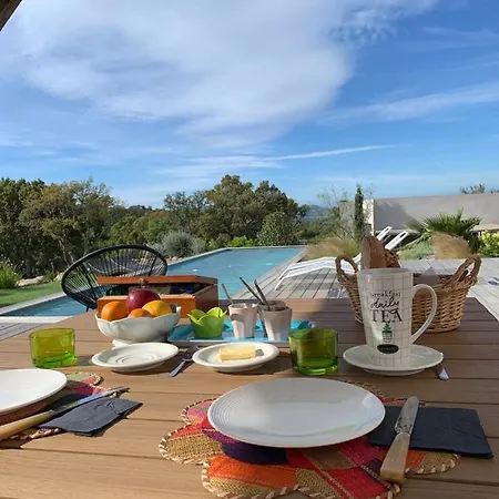 Cote Maquis 50m2 Dans Villa, En Rez De Jardin *