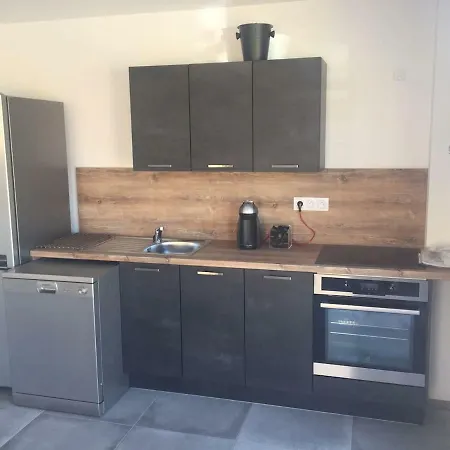 Cote Maquis 50m2 Dans Villa, En Rez De Jardin Apartment *